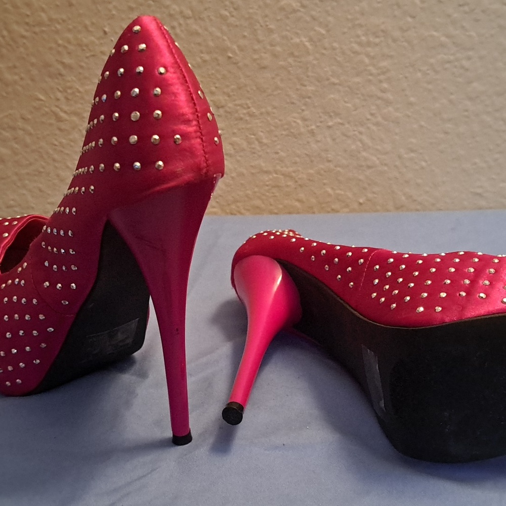 Shoes - Picture 2 of 3